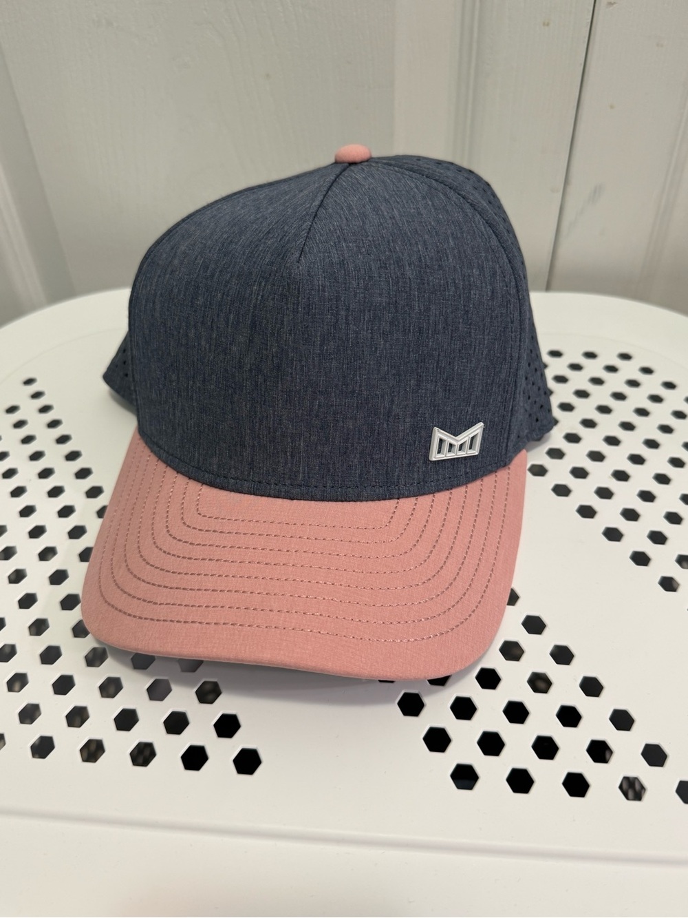 RARE special edition Melin Blue and Pink Arc V2 Hydro Cap - Picture 3 of 7
